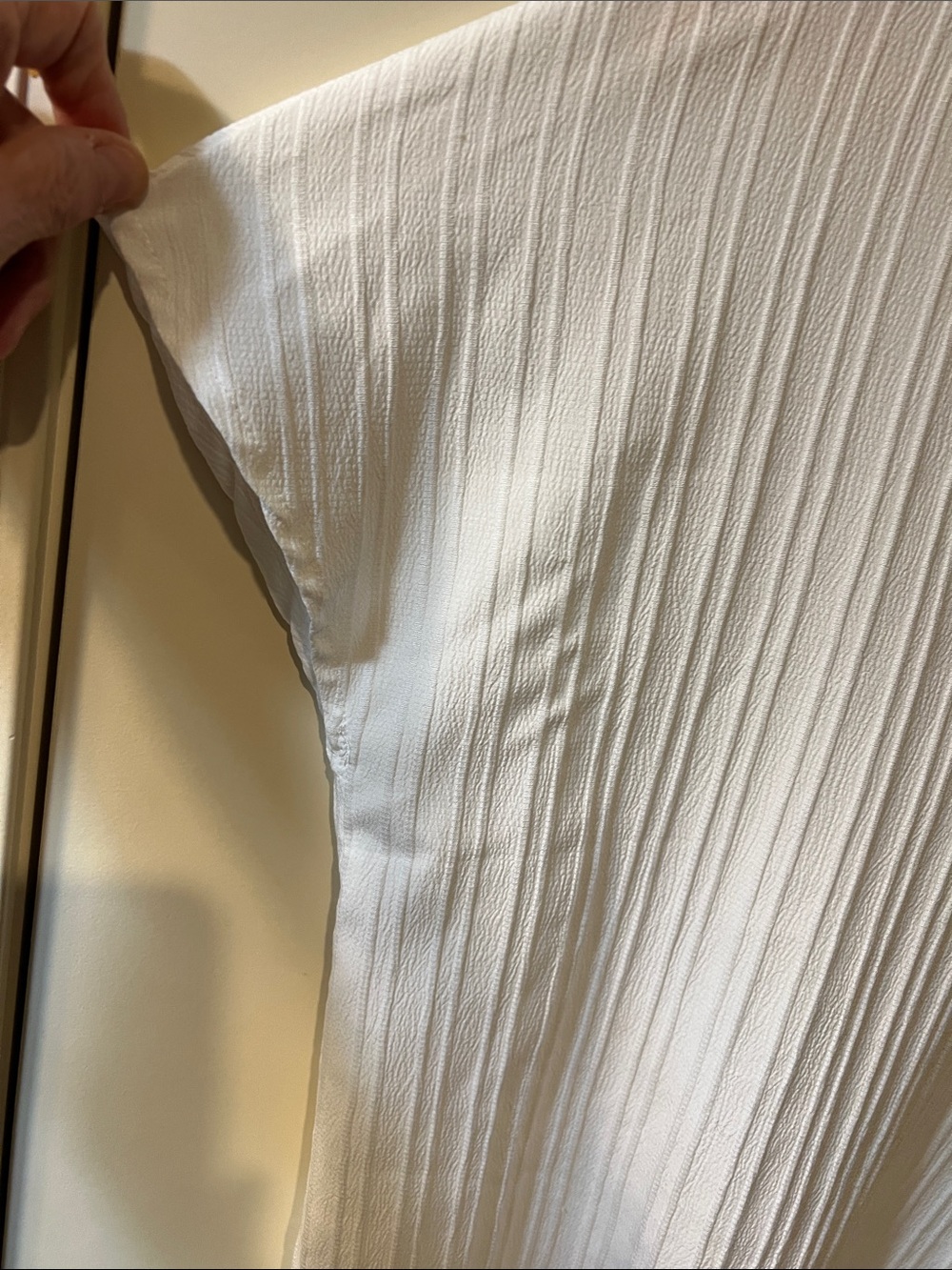 ๐ป๐ป Source Unknown white Short Sleeve Split V-Neck Textured Blouse H062 - Picture 2 of 5